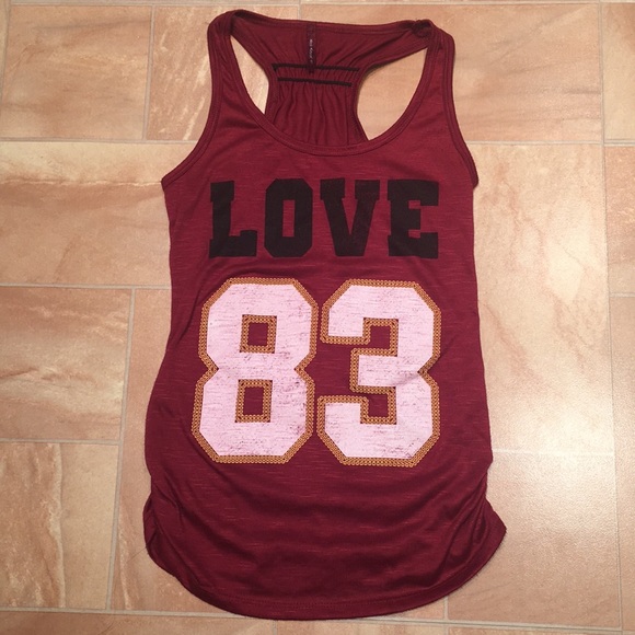 Tops - Love graphic tank top